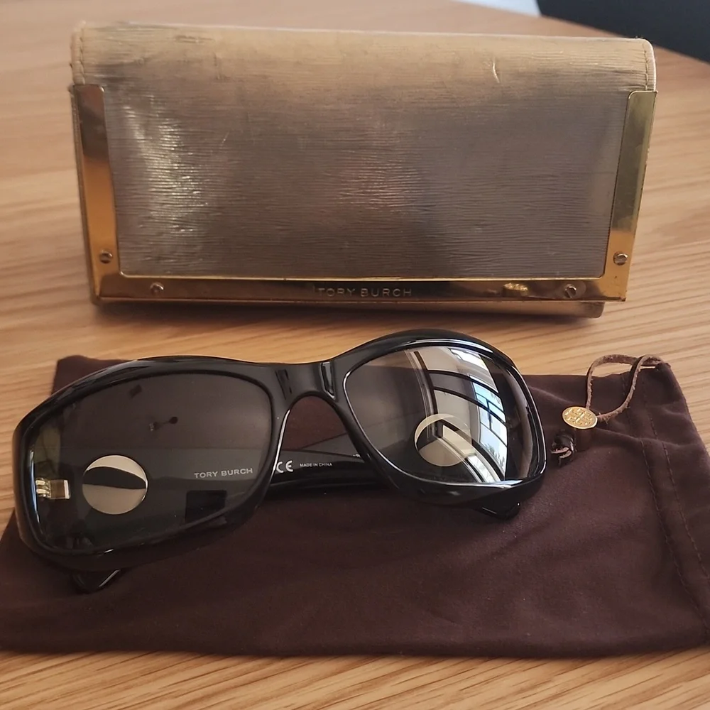 Tory Burch glasess excellent